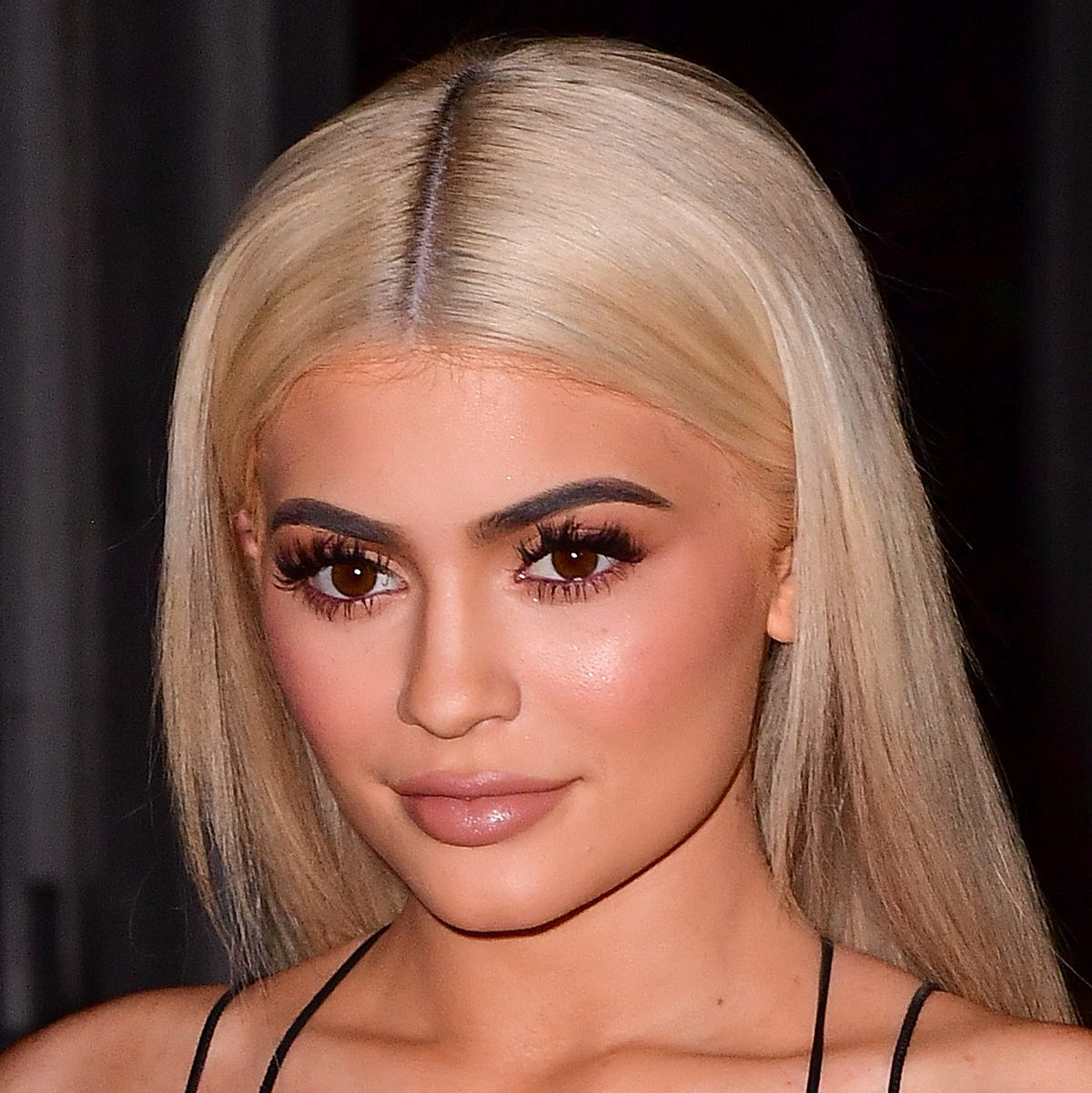 Kylie Jenner Takes 125 000 Mercedes Benz Suv For Spa Day Mercedes Benz Benz Mercedes Benz Suv